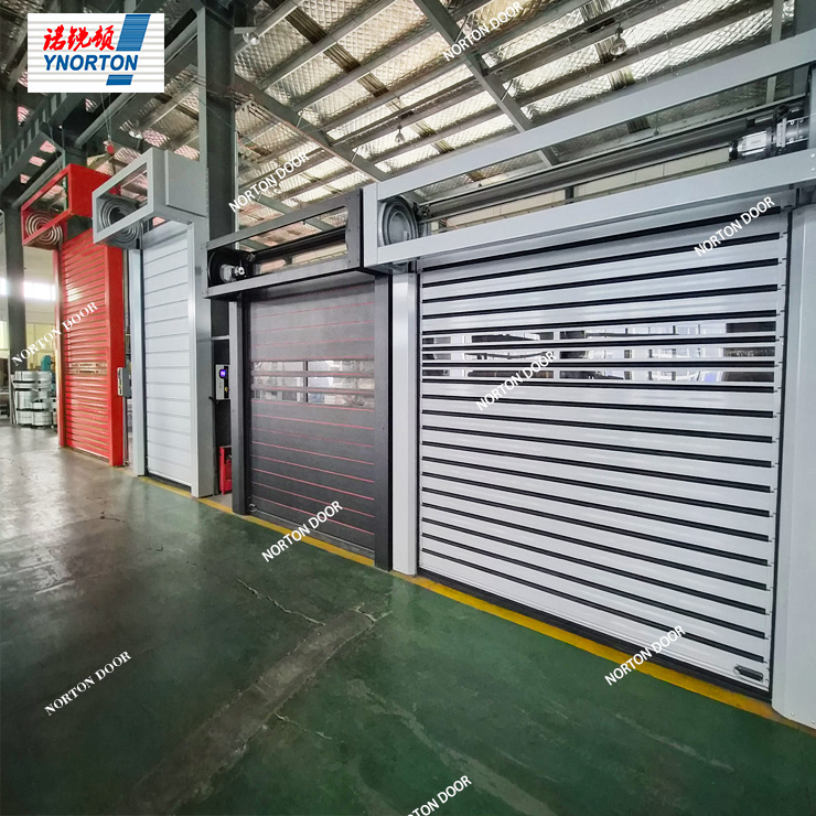 Pintu Rosp Roll mbukak lan nutup kanthi otomatis.